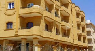 ارضى مرتفع لقطة ١٣٠ م + ٥٠ م جاردن بمدينة الشروق بجانب طريق الحرية مباشرة و ٥ دقائق لطريق السويس