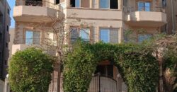 نص روف فاضى ١٥٠ م + ٥٠ م أوت دور بمدينة الشروق بجانب نادي جرين هيلز وتاون سنتر