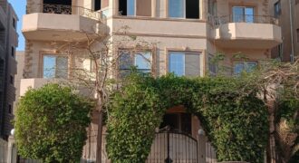 نص روف فاضى ١٥٠ م + ٥٠ م أوت دور بمدينة الشروق بجانب نادي جرين هيلز وتاون سنتر