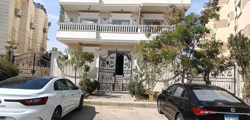 ارضى مرتفع لقطة للبيع ٢٥٠ م + ٨٠ م جاردن بارقى احياء الفيلات وبجانب الخدمات بمدينة الشروق