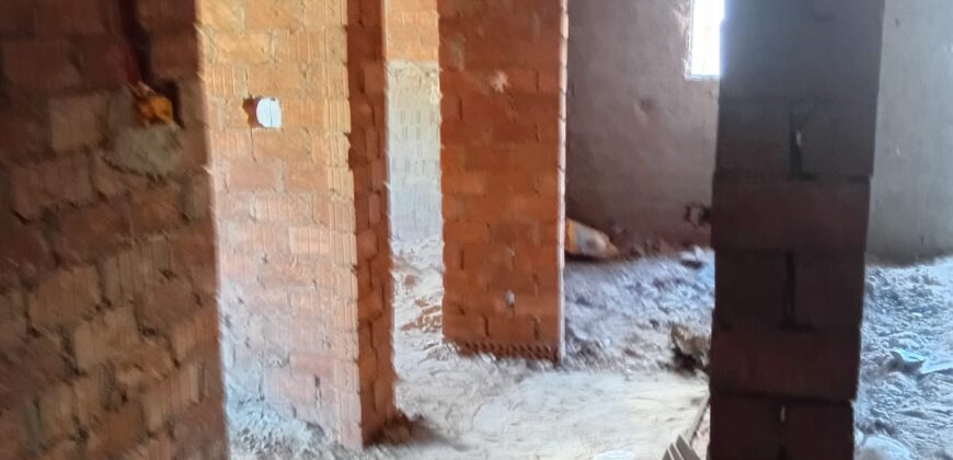 شقة للبيع 195م دور ثاني حي الفيلات الحي الثالث غرب في الشروق