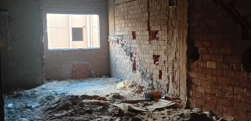 شقة للبيع 195م دور ثاني حي الفيلات الحي الثالث غرب في الشروق