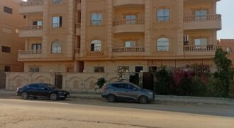 شقة لقطة ١٦٥ م دور ثاني فيو امامي مفتوح بمدينة الشروق وبجانب طريق الحرية والخدمات