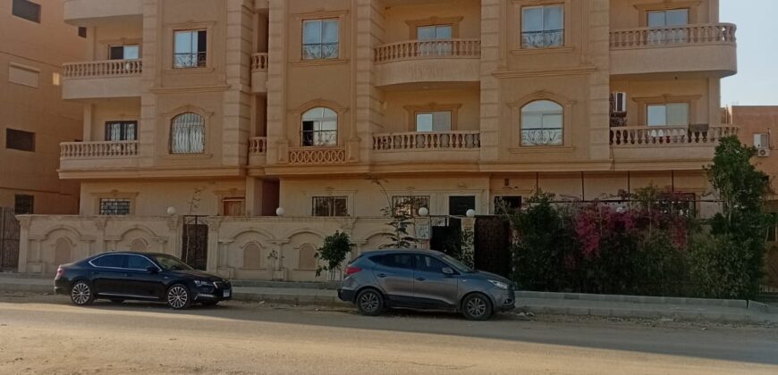 شقة لقطة ١٦٥ م دور ثاني فيو امامي مفتوح بمدينة الشروق وبجانب طريق الحرية والخدمات