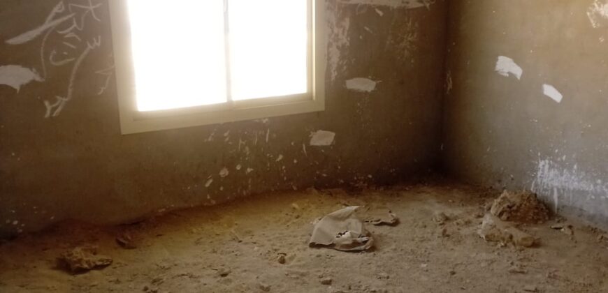 شقة لقطة ١٦٥ م دور ثاني فيو امامي مفتوح بمدينة الشروق وبجانب طريق الحرية والخدمات