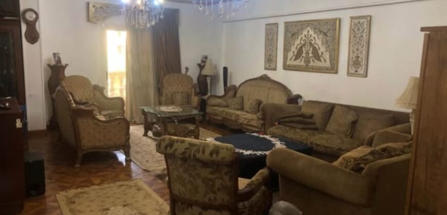 شقة لقطة ١٨٠ م دور اول بفيو امامي مميز امام طريق الحرية و كارفور بمدينة الشروق