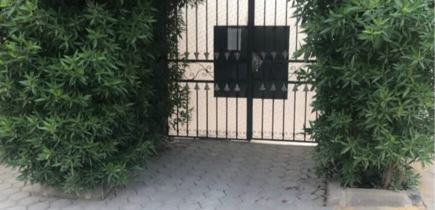 شقة لقطة ١٨٠ م دور اول بفيو امامي مميز امام طريق الحرية و كارفور بمدينة الشروق