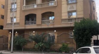 شقة لقطة ١٨٠ م دور اول بفيو امامي مميز امام طريق الحرية و كارفور بمدينة الشروق