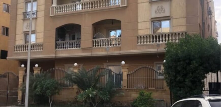 شقة لقطة ١٨٠ م دور اول بفيو امامي مميز امام طريق الحرية و كارفور بمدينة الشروق