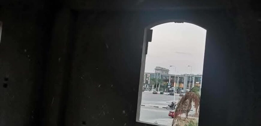 شقة للبيع ٢١٥ م فيو امامي مميز بجانب الرابط الاوسط و تيراس مول بمدينة الشروق