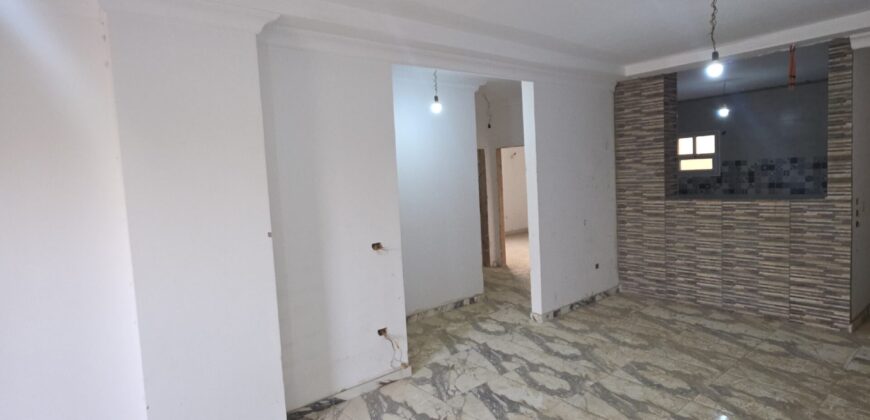 شقة ١٨٠م دور ثالت بموقع مميز بجوار طريق الحرية متشطبة