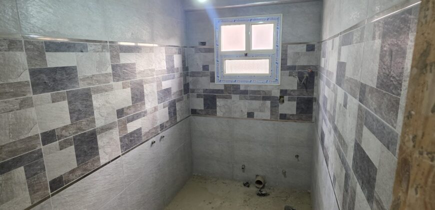 شقة ١٨٠م دور ثالت بموقع مميز بجوار طريق الحرية متشطبة