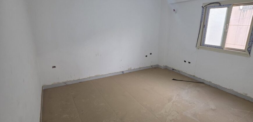 شقة ١٨٠م دور ثالت بموقع مميز بجوار طريق الحرية متشطبة