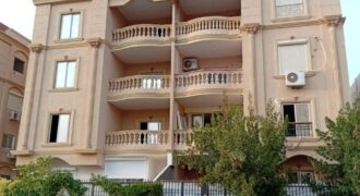 شقة لقطة ١٩٠ م فيو امامي مفتوح علي جاردن بجانب طريق الحرية بمدينة الشروق