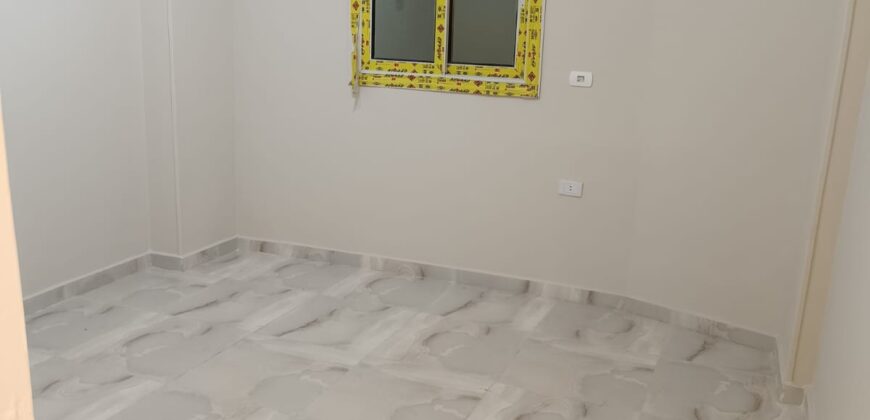 شقه بالمنطقه الثامنه دور رابع امامي بجوار حسن علام و طريق السويس