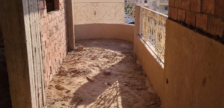شقة للبيع 240م – مدينة الشروق في المنطقة الثامنة عمارات
