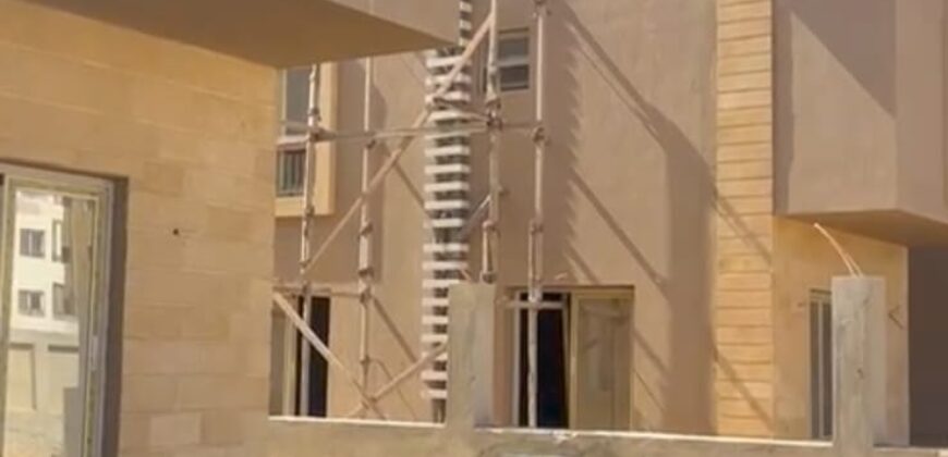 فيلا تاون هاوس للبيع – كمبوند المعادي فيو – مدينة الشروق