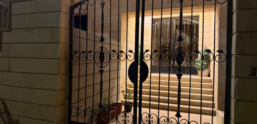 شقة أرضي بجاردن للبيع 240م – الحي الثامن فيلات – مدينة الشروق