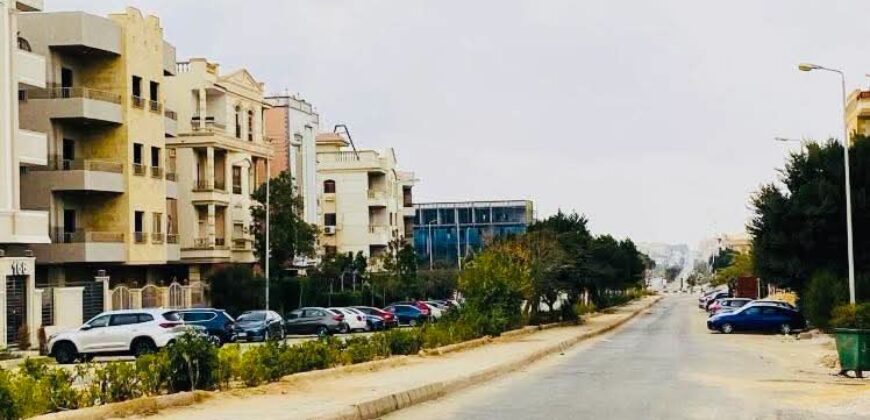 روف للبيع في الشروق 215م +30م تراس بجانب طريق السويس