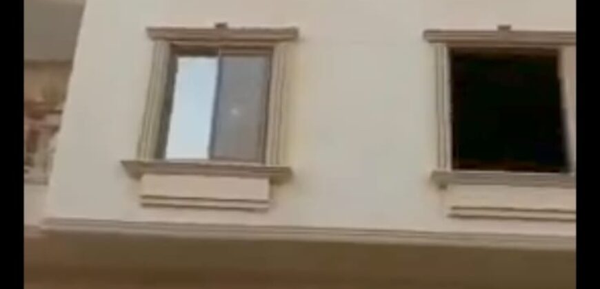 شقة للبيع 220م دور اول في المنطقة التاسعة عمارات في الشروق