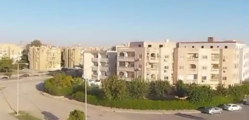 شقة للبيع 210م دور اول في المنطقة الخامسة عمارات في الشروق