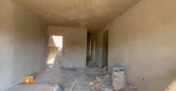 شقة امامية مساحة 195 متر الحي الثالث شرق