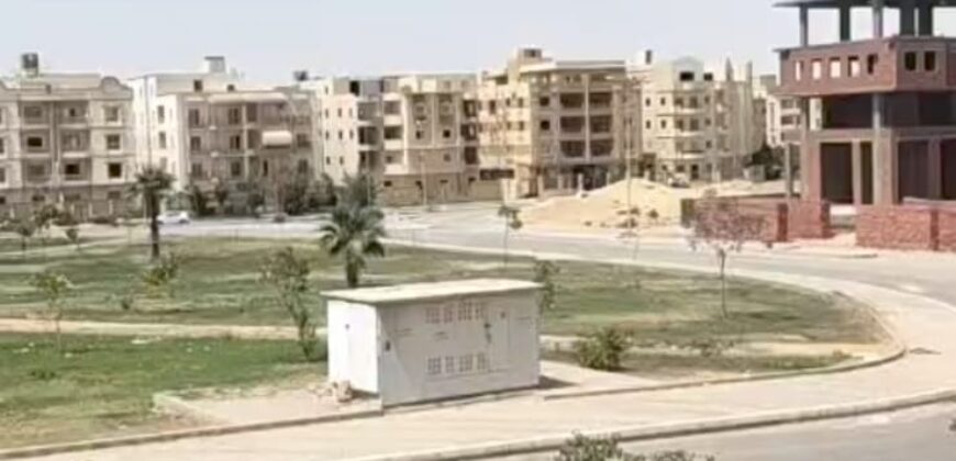 للبيع شقة دور أول 325م تشطيب سوبر لوكس في المنطقة السادسة عمارات