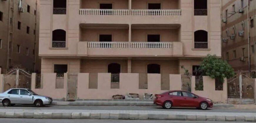 شقة للبيع 160م – المنطقة الثانية عمارات – مدينة