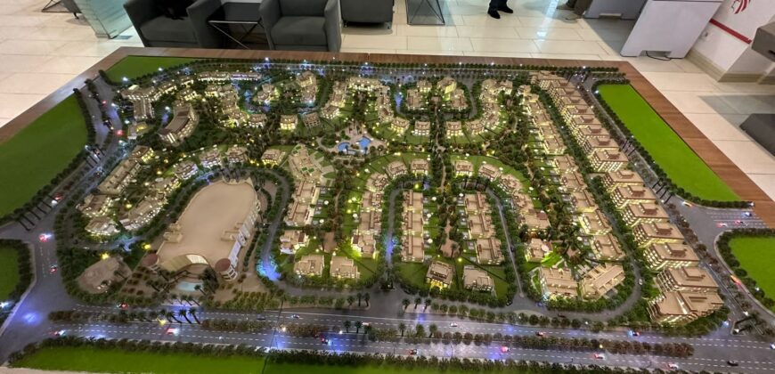 فرصة مميزة لشقة أرضي بجاردن في المنطقة الثانية عمارات بمدينة الشروق، يمين الواجهة.
