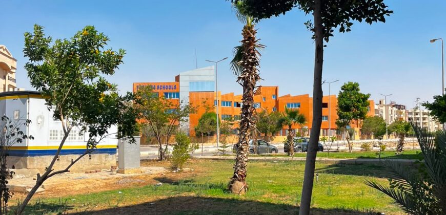 شقة للبيع 155م + جاردن – المنطقة السابعة عمارات في الشروق٨