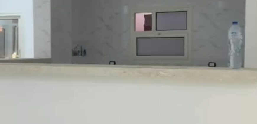 شقة مميزة للبيع في مدينة الشروق – المنطقة الثامنة عمارات
