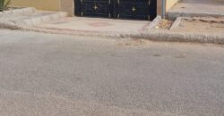 شقه دور ارضي للايجار _في ارقي أحياء مدينه الشروق الحي الاول شرق