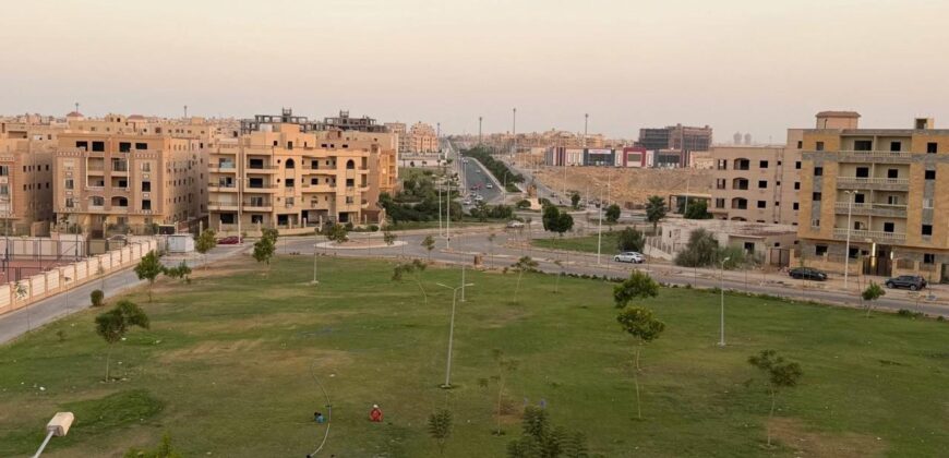 شقة 220متر دور ثالث فيو مفتوح للبيع في الشروق المنطقة الاولى عمارات