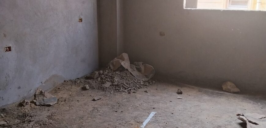 شقة امامي 147م للبيع نصف تشطيب في المنطقة الثامنة في الشروق