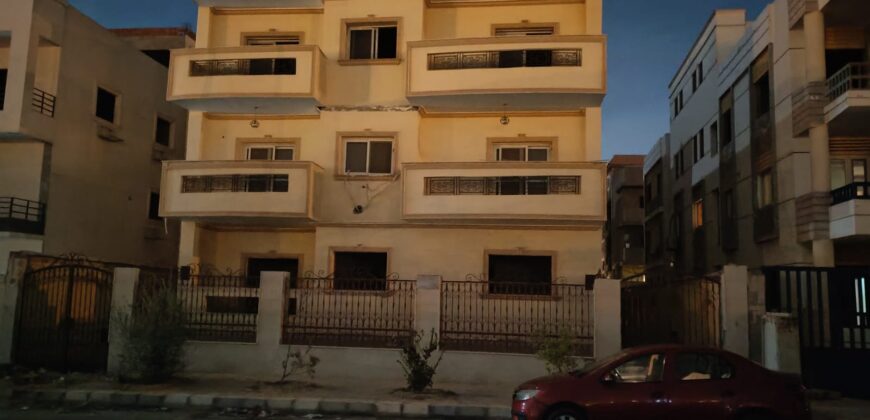 شقة للبيع أمامي 220م في الحي الثالث شرق في الشروق