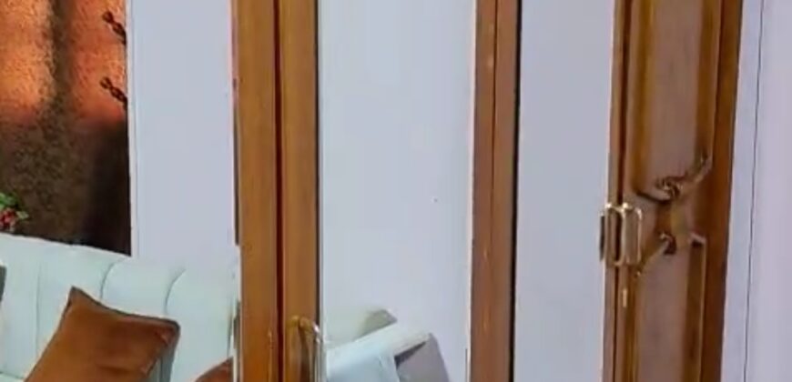 شقة للبيع أمامي 220م في الحي الثالث شرق في الشروق