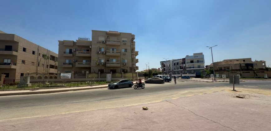شقه للبيع 190م + 220م جاردن بمدينة الشروق – أمام نادي هليوبوليس مباشرة
