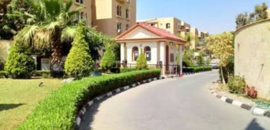 شقة 190م + 80م جاردن للبيع في كمبوند بانوراما الشروق