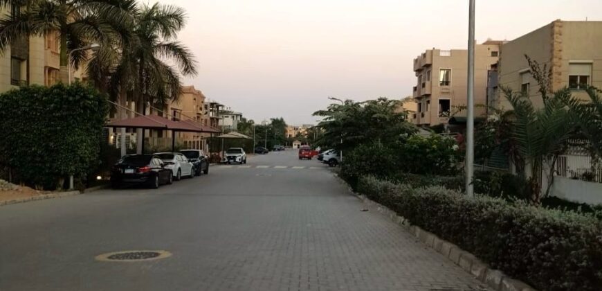 توين هاوس بحديقة خاصة للبيع في كمباوند الوادي في الشروق