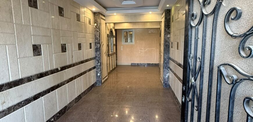 شقة للبيع 175م – المنطقة الرابعة عمارات – مدينة الشروق