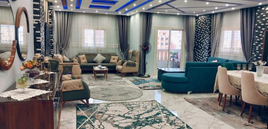 شقه للبيع220م في المنطقه التاسعه عمارات في مدينه الشروق