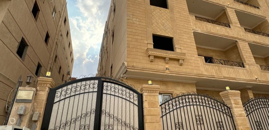 للبيع مدينة الشروق – المنطقة الرابعة – ارضي بجاردن في الشروق