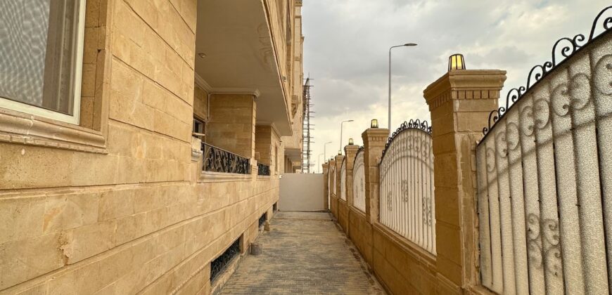 للبيع مدينة الشروق – المنطقة الرابعة – ارضي بجاردن في الشروق